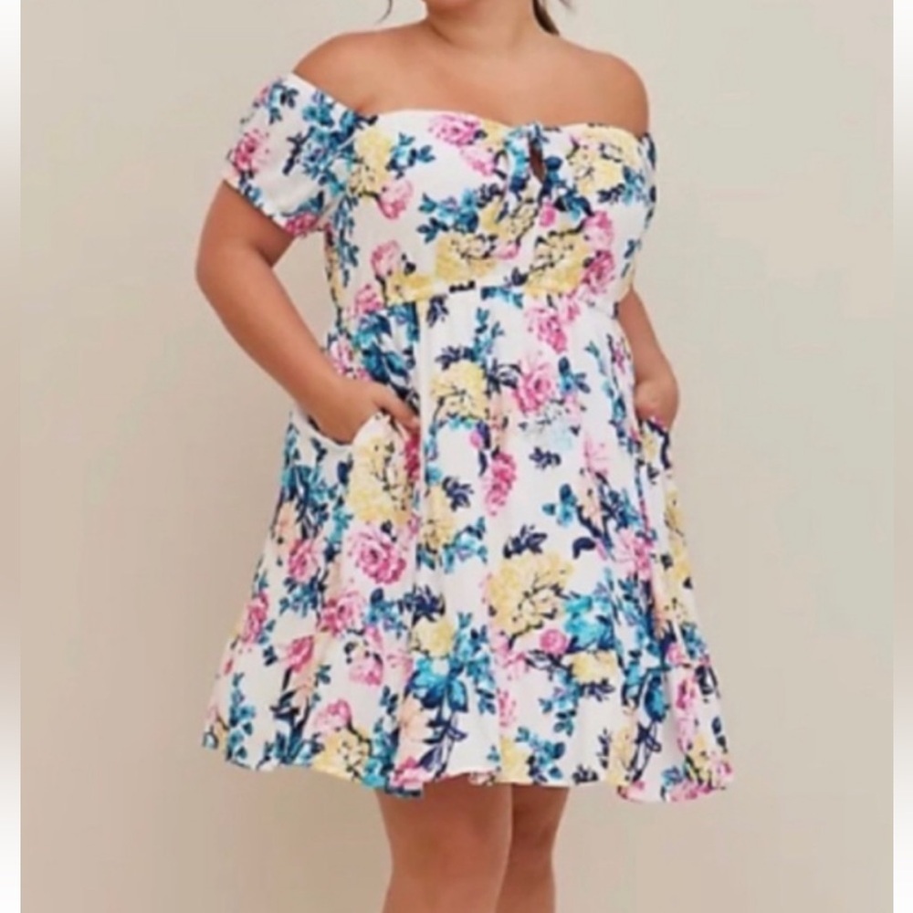 White Floral Mini Gauze Puff Sleeve
Skater Dress 4X
